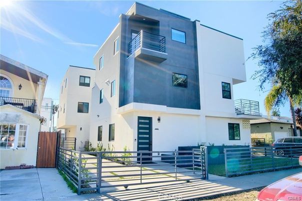 Exterior, Facade, Modern