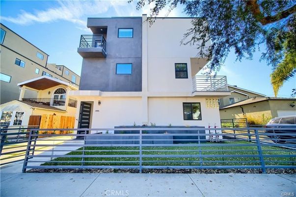 Backyard, Exterior, Facade, Modern