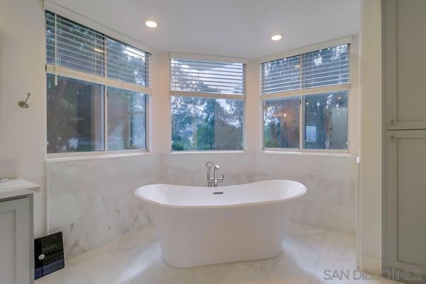 Bathroom, Free Standing Baths, Interior, Recessed Lighting