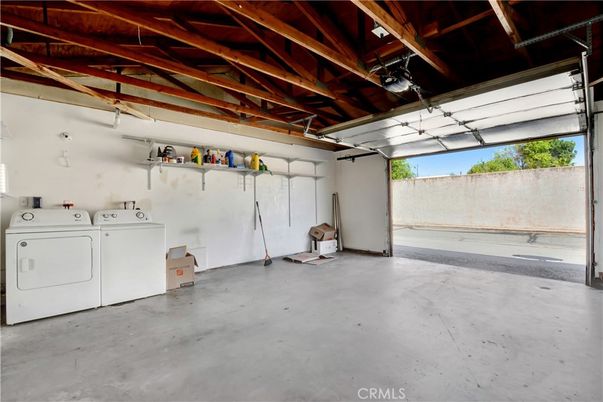 Garage, Interior, Washer, Wooden Beams