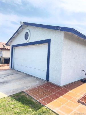 Detached Garage, Exterior