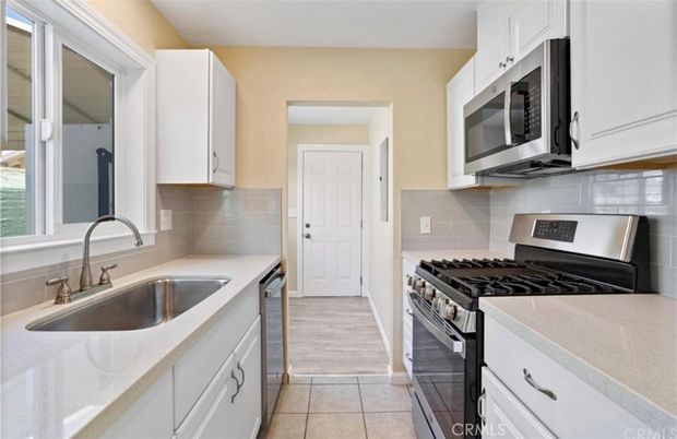 Interior, Kitchen, Stainless Steel Appliances