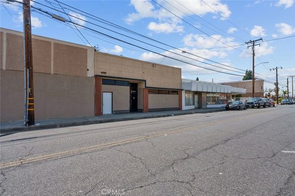 Exterior, Facade, None