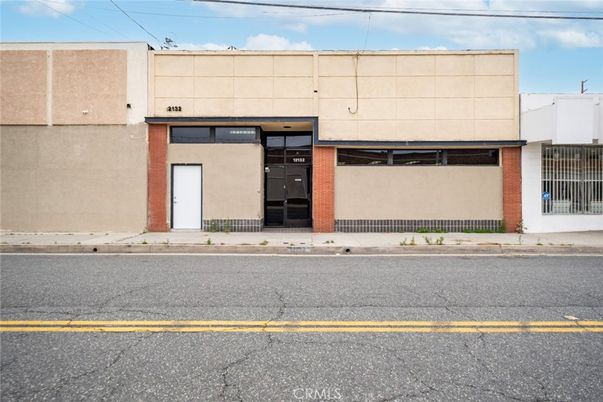 Attached, Exterior, Facade, Modern