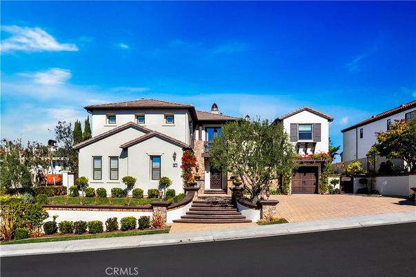 Attached, Exterior, Facade, Mediterranean