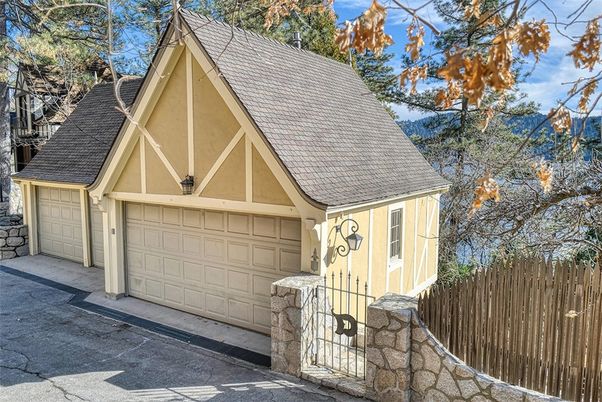Detached Garage, Exterior