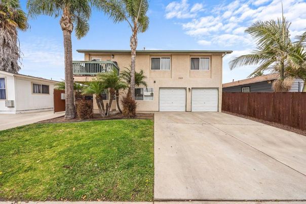 Attached, Exterior, Facade, Ranch