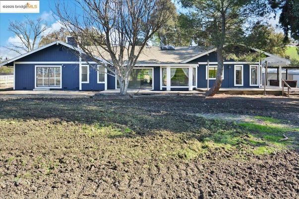 Backyard, Exterior, Facade, Ranch
