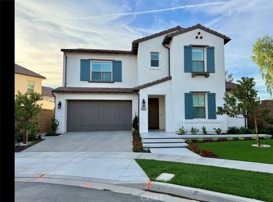 Attached, Exterior, Facade, Mediterranean