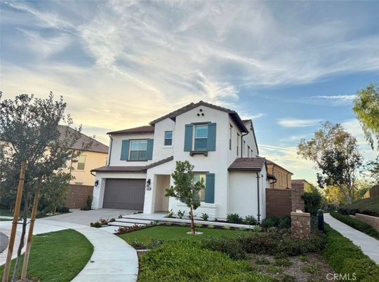 Attached, Exterior, Facade, Mediterranean