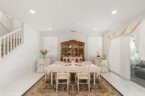 Dining room, Interior, Recessed Lighting