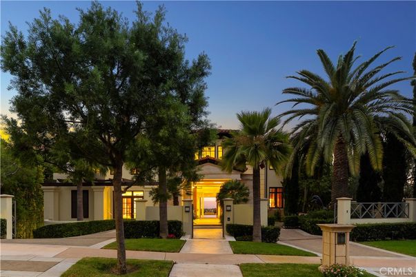 Exterior, Facade, Ranch