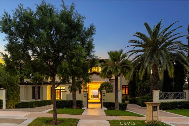 Exterior, Facade, Ranch
