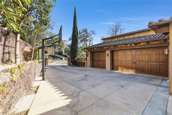 Backyard, Detached Garage, Exterior