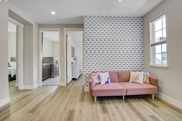 Interior, Recessed Lighting, Washer, Wood Texture Flooring