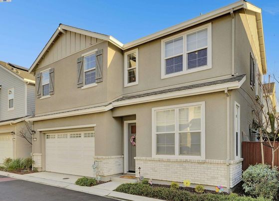 Attached, Exterior, Facade, Rowhouse