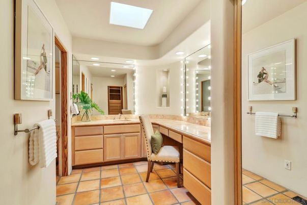 Bathroom, Interior, Recessed Lighting