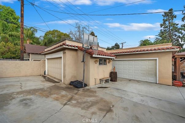 Detached Garage, Exterior
