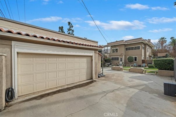 Detached Garage, Exterior