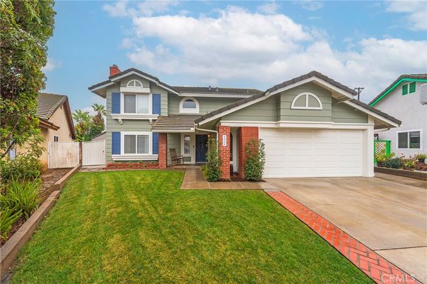 Attached, Exterior, Facade, Brick Facade, American Craftsman