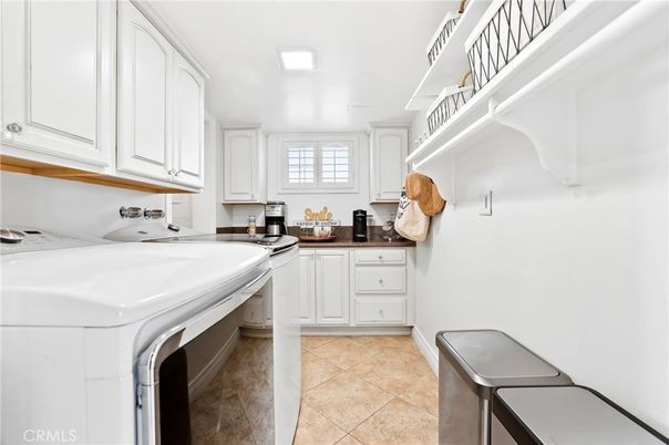 Interior, Kitchen, Recessed Lighting, Washer