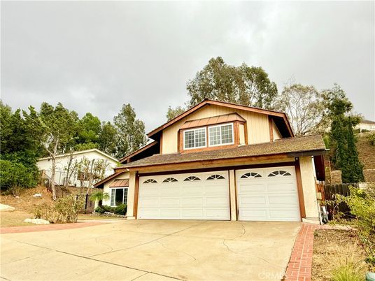 Attached, Exterior, Facade, Ranch