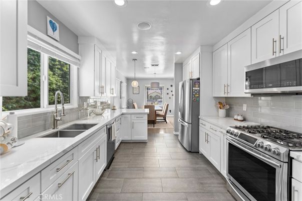 Dining room, Interior, Kitchen, Pendant Lights, Recessed Lighting, Stainless Steel Appliances