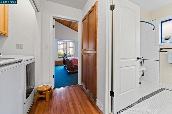 Interior, Washer, Wood Texture Flooring