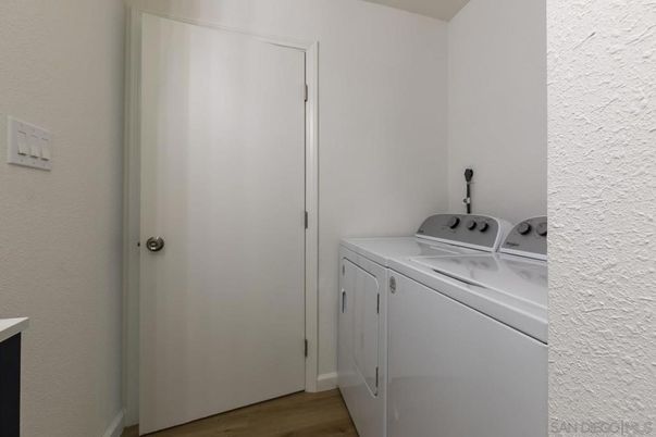 Interior, Washer, Wood Texture Flooring