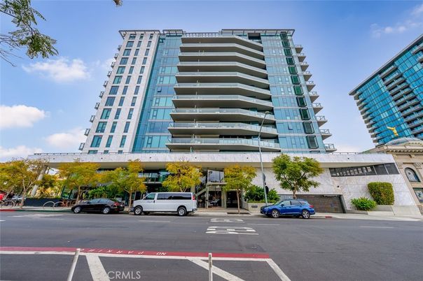 Exterior, Facade, Condo Building