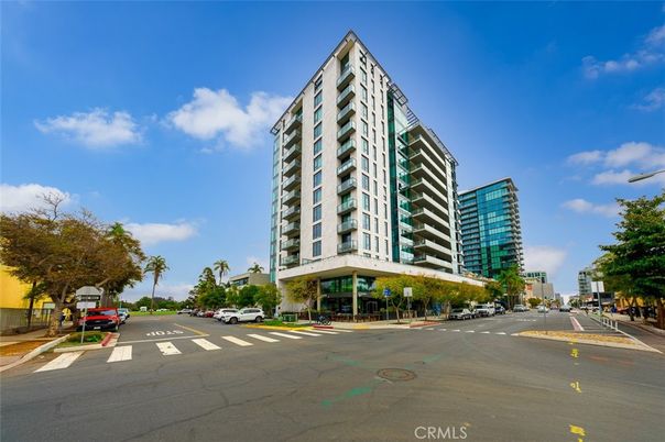 Exterior, Facade, Condo Building