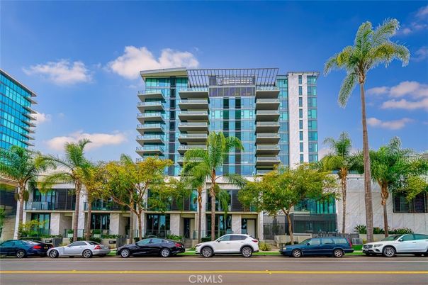 Exterior, Facade, Condo Building