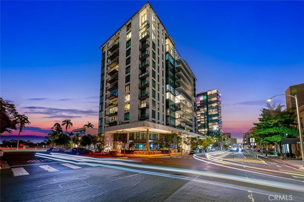 Exterior, Facade, Condo Building