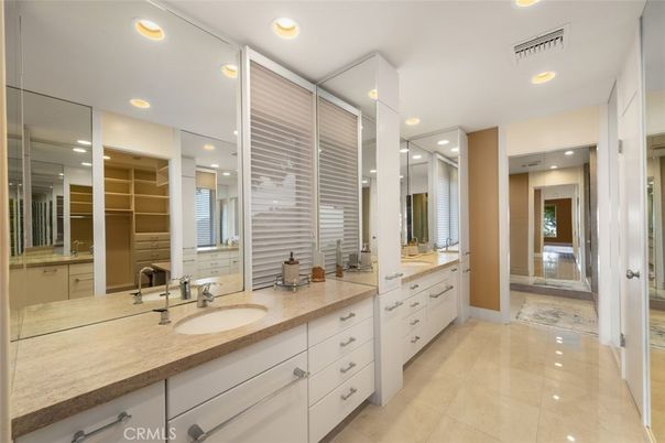 Bathroom, Dual Sink Vanities, Interior, Recessed Lighting