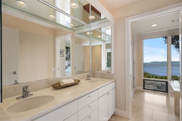 Bathroom, Dual Sink Vanities, Interior, Recessed Lighting, Water