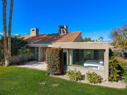 Backyard, Exterior, Facade, Modern