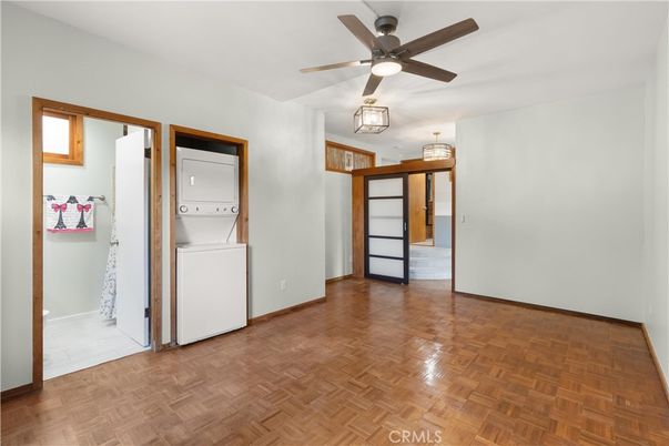 Chandelier, Interior, Utility Closets, Washer, Wood Texture Flooring