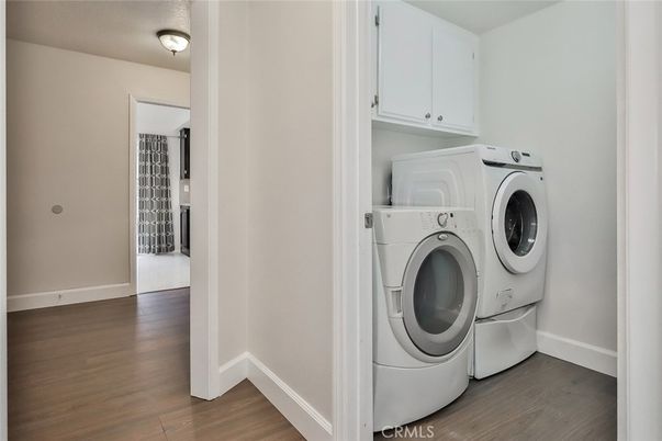 Interior, Utility Closets, Washer, Wood Texture Flooring