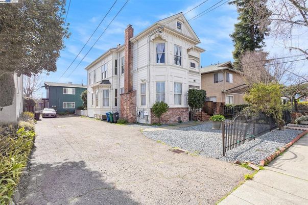 Exterior, Facade, Queen Anne Victorian