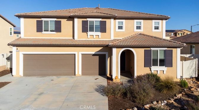 Attached, Exterior, Facade, Mediterranean