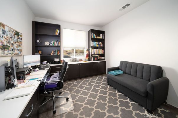Home Office, Interior