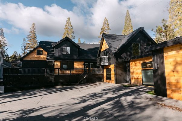 Exterior, Facade, Log Home