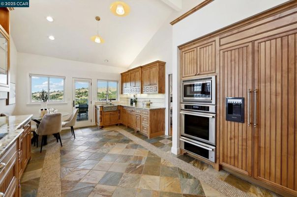 Dining room, Interior, Kitchen, Pendant Lights, Recessed Lighting, Stainless Steel Appliances