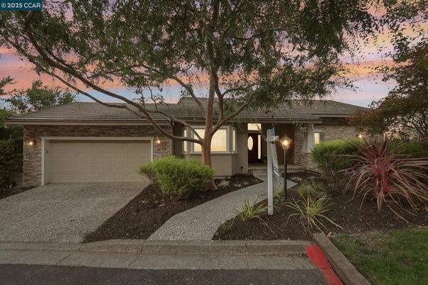 Attached, Exterior, Facade, Ranch
