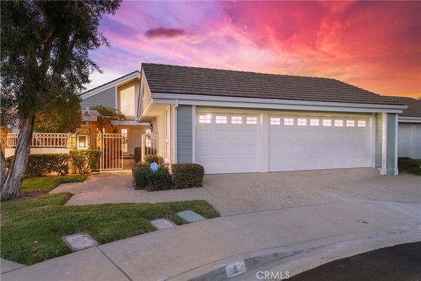 Attached, Exterior, Facade, Ranch