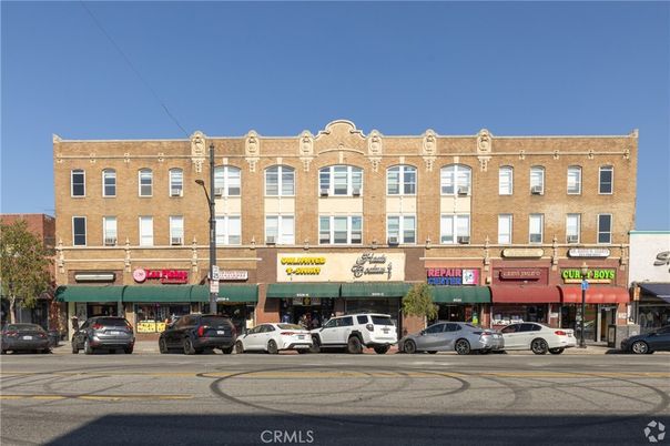 Exterior, Facade, Condo Building