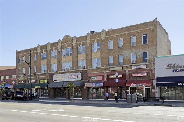 Exterior, Facade, Condo Building