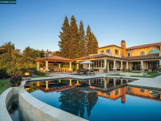 Exterior, Lake, Pool