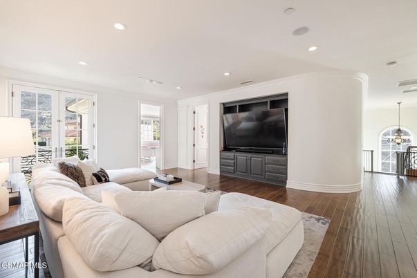 Chandelier, Interior, Living room, Recessed Lighting, Wood Texture Flooring