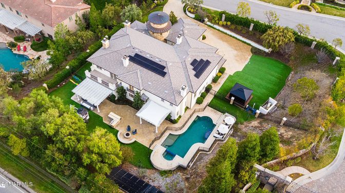 Exterior, Drone
